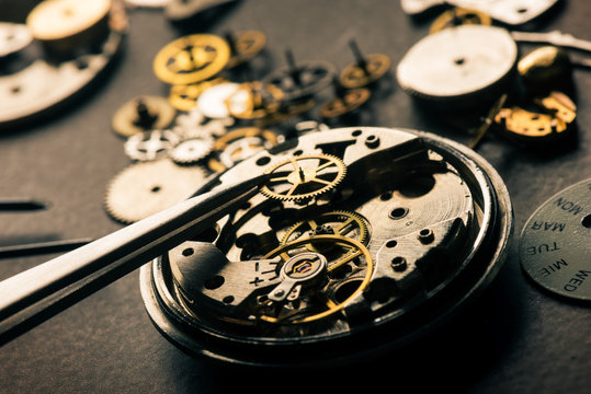 Guide to Watch Maintenance: Tips to Keep Your Watches Forever 2025